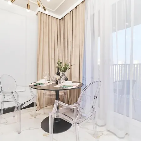 Deluxe Studio Braniborska Near Market Square -with Free Garage By Renters Appartamento