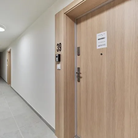 Deluxe Studio Braniborska Near Market Square -with Free Garage By Renters Breslavia